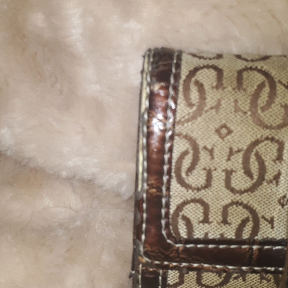 Guess Wallet - Picture 3 of 5